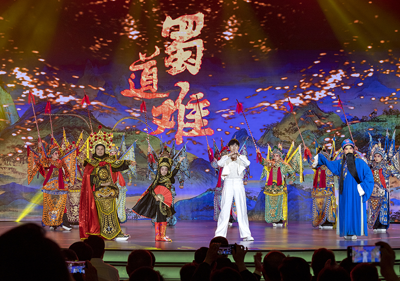 2023年10月13日，成都，“把青春華章寫在祖國大地上”大思政課網(wǎng)絡(luò)主題宣傳和互動(dòng)引導(dǎo)活動(dòng)在四川大學(xué)舉行。